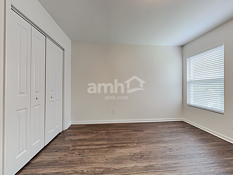 Building Photo - 106 Vango Dr