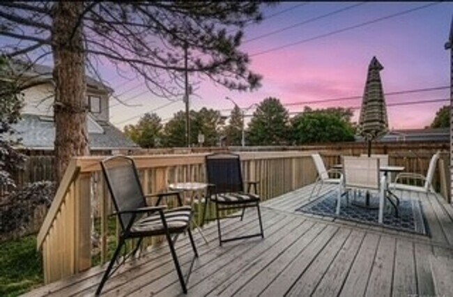 Building Photo - Spacious Townhome in Aurora