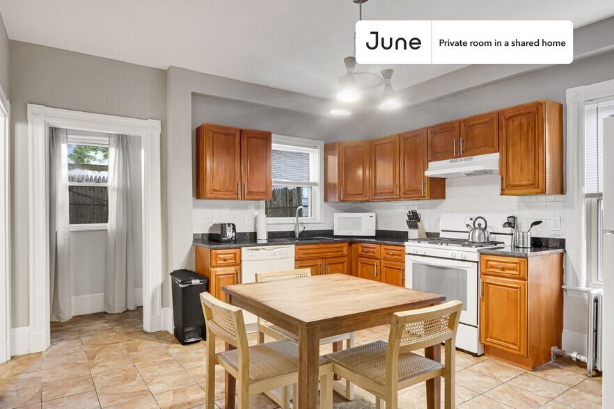 Building Photo - Room in Shared 4 bed/2 bath home in Allston