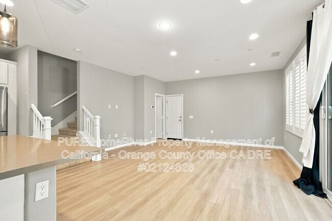 Building Photo - 208 El Paseo