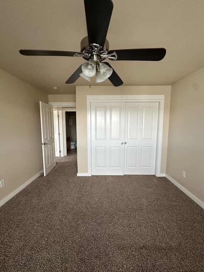 Building Photo - 2 Bedroom 2 Bath Townhouse in Ashland