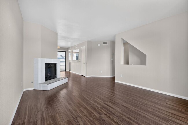 Building Photo - 841 America Way