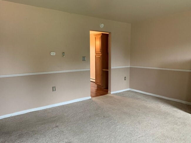 Building Photo - Available June 1st | 2 Bedroom Townhouse