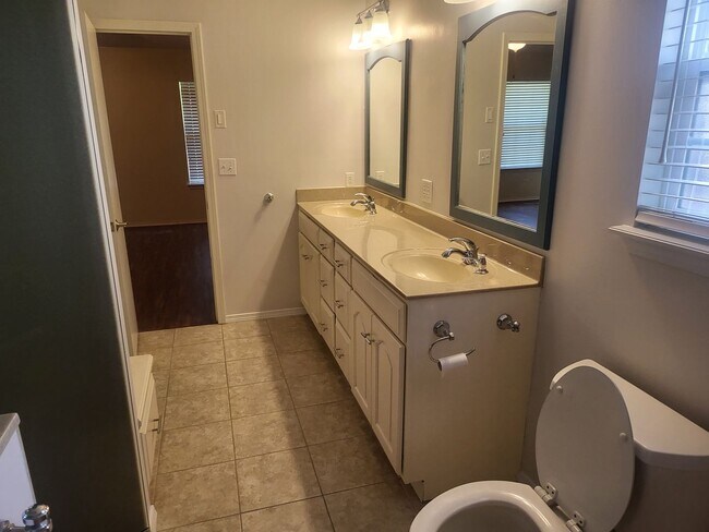 Building Photo - 3 Bed 2 Bath, Bixby Schools
