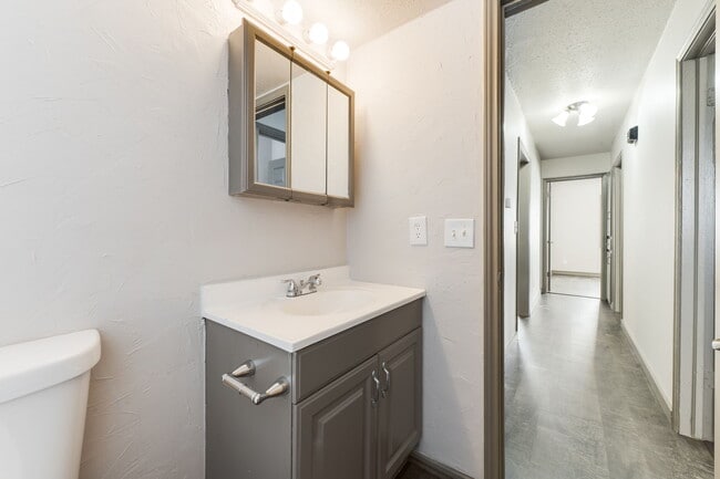 Building Photo - 14013 N Everest Ave