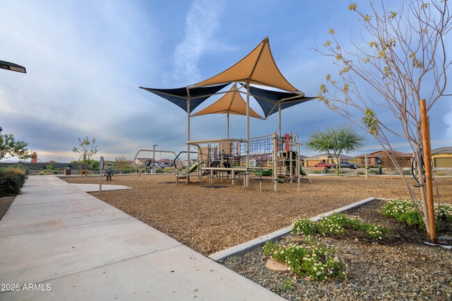 Building Photo - 8149 E Petunia Ave