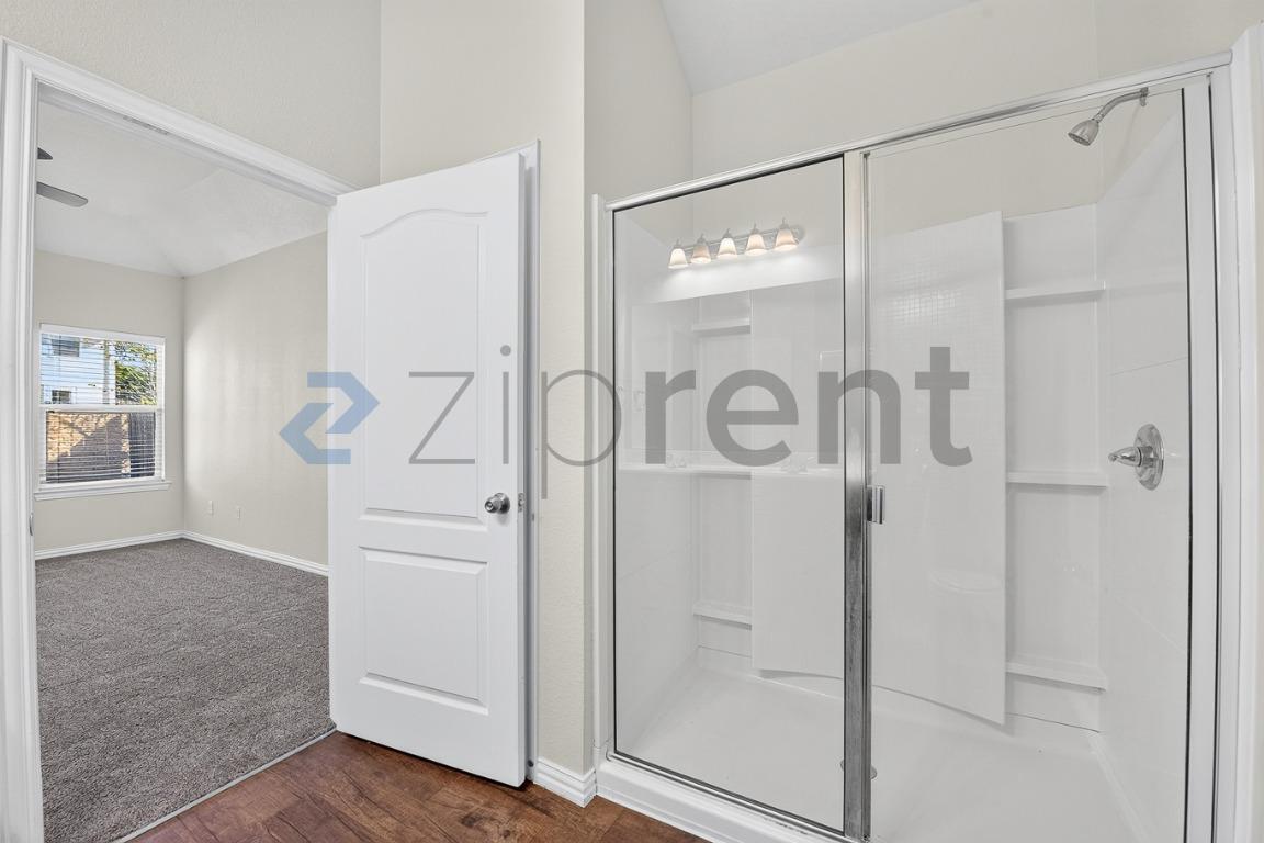 Building Photo - Unit