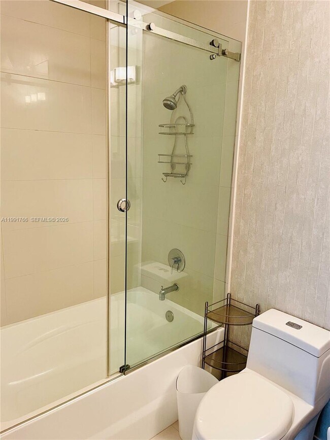 Building Photo - 2020 N Bayshore Dr