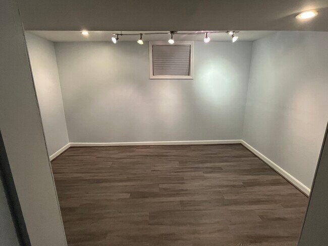 Building Photo - 6805 Millwood Rd