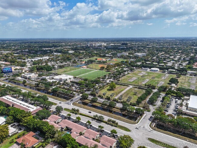 Building Photo - 2590 Coral Springs Dr