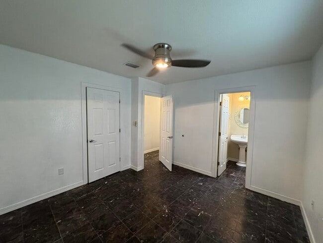 Building Photo - 410 Wildwood St