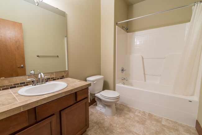Building Photo - Renton 3 bed Townhouse for Rent