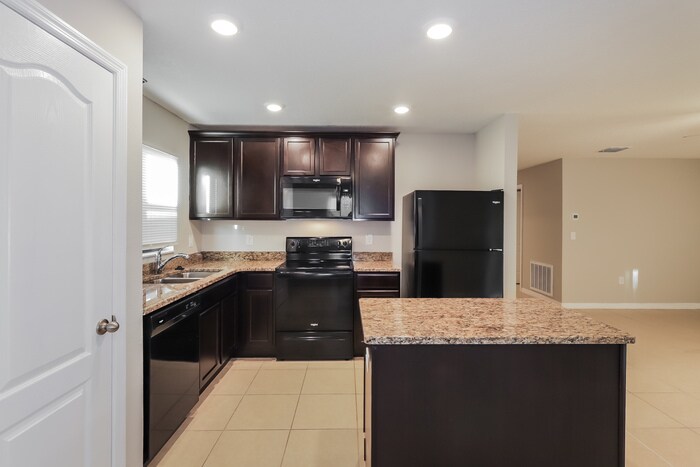 Building Photo - 1113 Brenton Leaf Dr