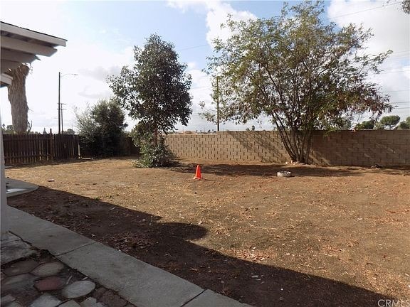 Building Photo - 14236 La Paz Dr
