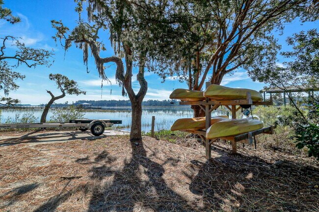 Building Photo - Private, Low Country Residence for Rent!