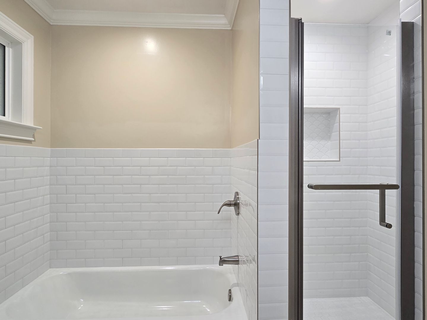 Building Photo - 280 Waverley St