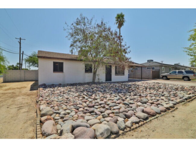 Primary Photo - 3 Bedroom Home in Tempe!