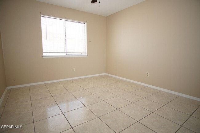 Building Photo - 10553 Kinross Ave