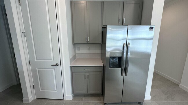 Building Photo - 3052 Cedar Pl