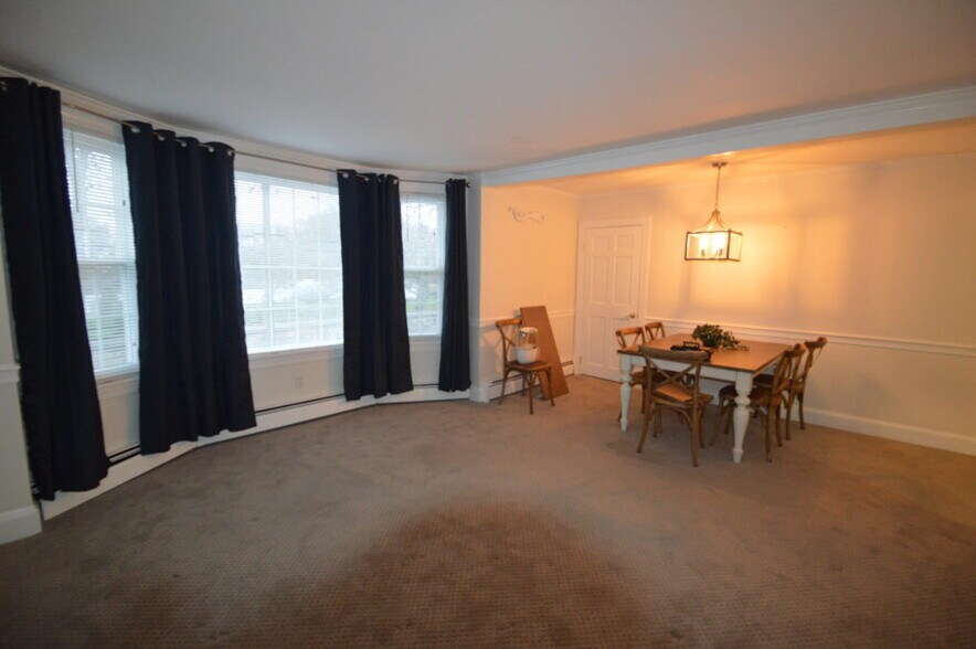 Building Photo - 468 Spring St