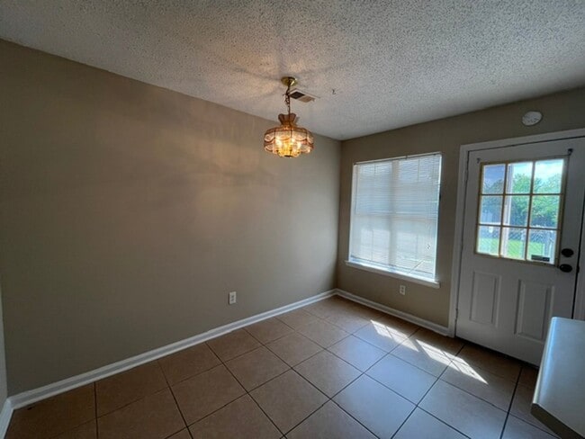 Building Photo - 7043 Foxhall Dr