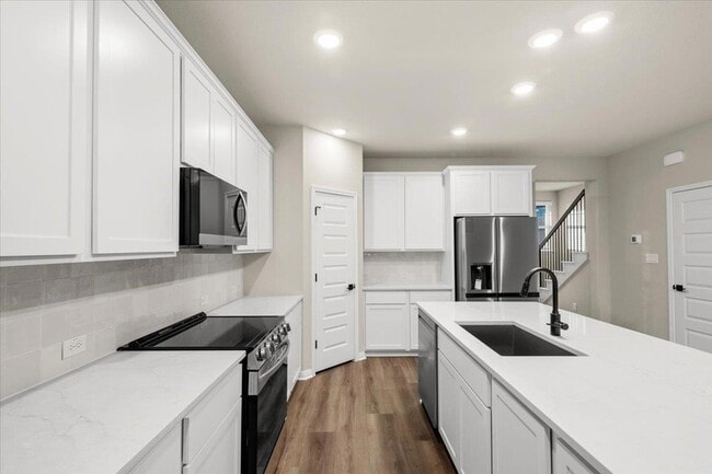 Building Photo - 5900 Whisper Creek Dr