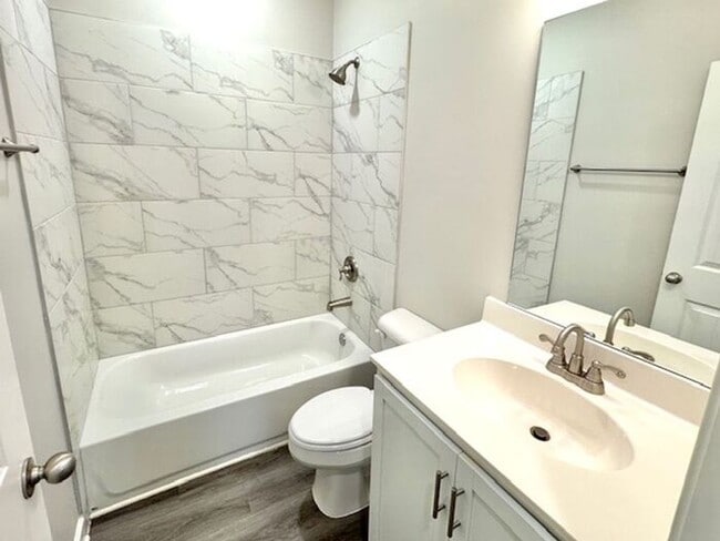 Building Photo - Now Leasing a 5-bedroom 3 bath home in Byh...