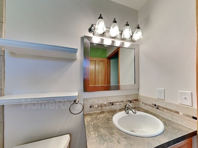 Building Photo - 13625 N Regal Ct