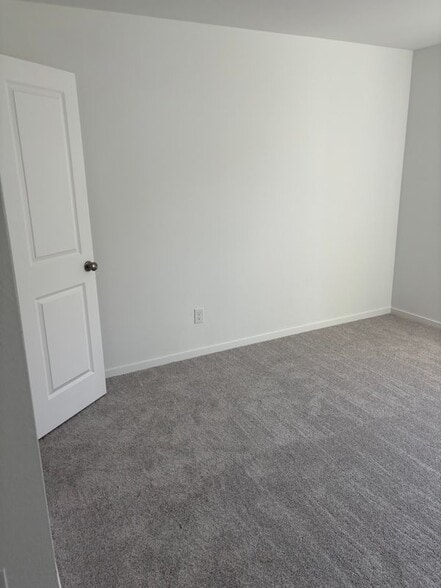 Building Photo - 15004 Rangeland Rd