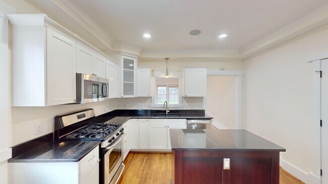 Building Photo - 2320 Chesterfield Ave