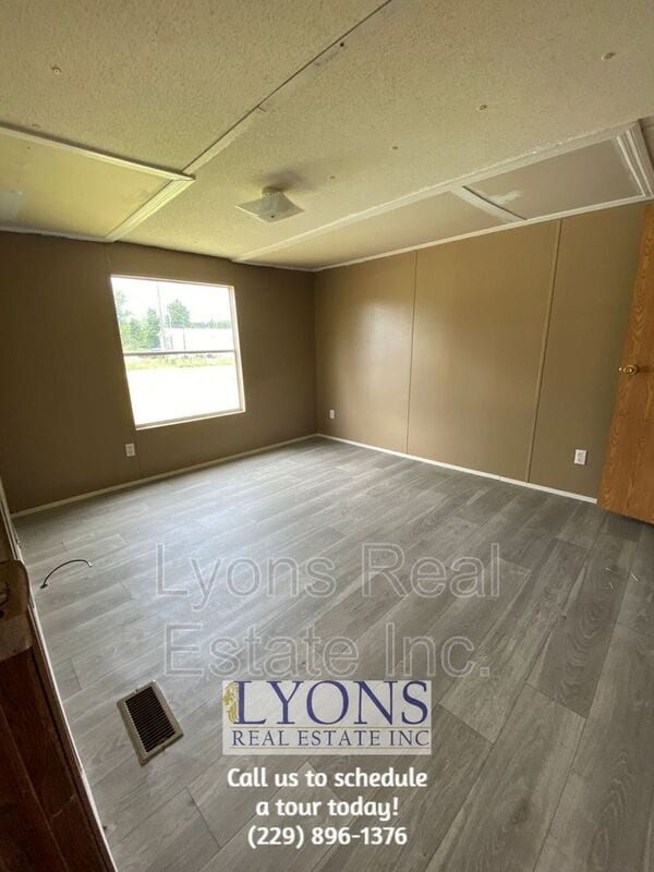 Building Photo - 502 Crestview Dr