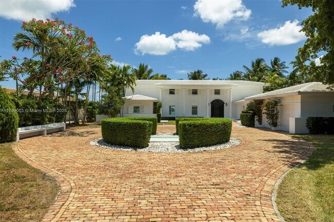 Building Photo - 610 Sabal Palm Rd