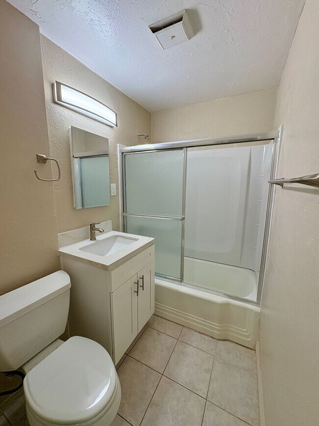 Building Photo - 2 Bed House in Lemon Grove
