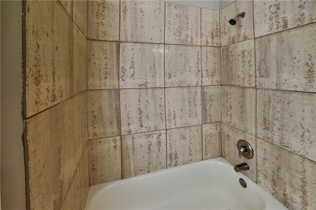 Building Photo - 603 Brolley Ct