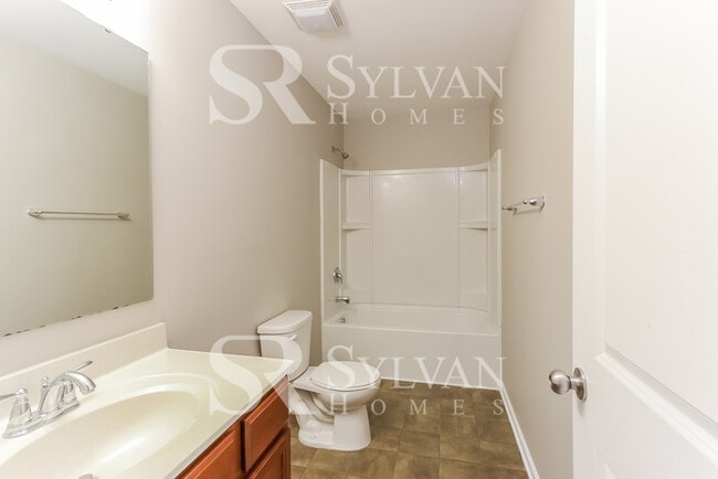 Building Photo - Don't miss out on this charming 3BR 2.5BA home