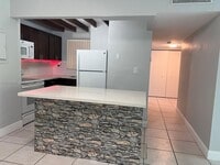 Building Photo - 8870 Fontainebleau Blvd