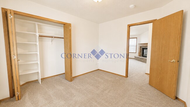 Building Photo - 5537 N Tumbleweed Pl