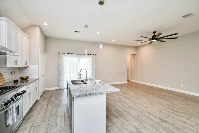 Building Photo - 1507 5th St