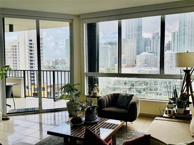 Building Photo - 520 Brickell Key Dr