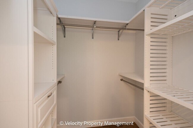 Building Photo - Beautiful Home Across the Street from Drake Park!