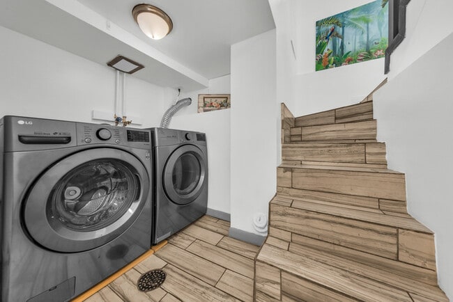 Building Photo - Beautiful Sugarhouse 3 Bedroom!