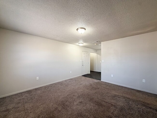 Building Photo - Willow Court Apartments, Unit 204 - 2 Bedroom, 1 Bathroom Apartment Home in Mexia, TX!