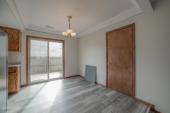 Building Photo - 913 St Louis Ave