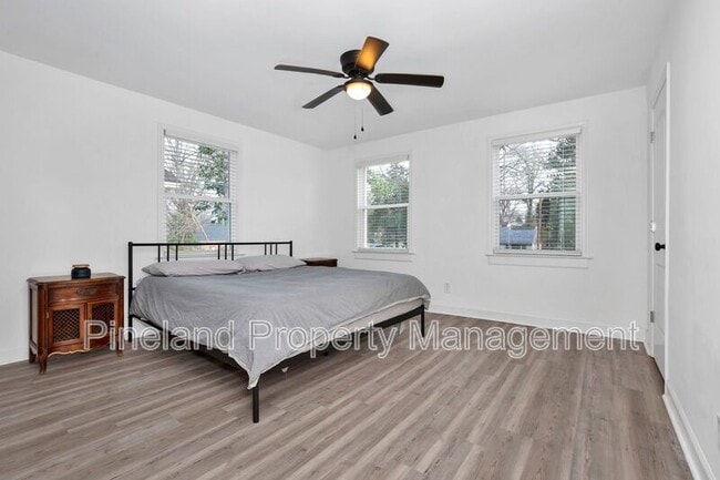 Building Photo - 506 Cross St