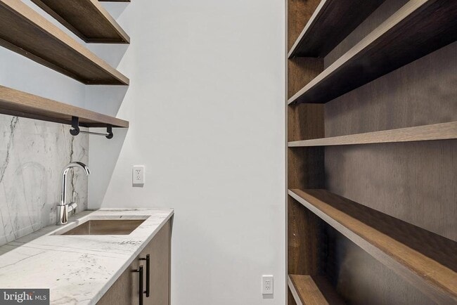 Building Photo - 1727 Delancey St