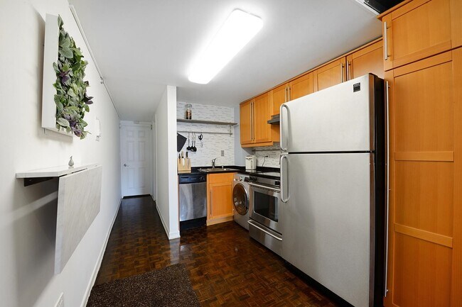 Building Photo - 212 9th St