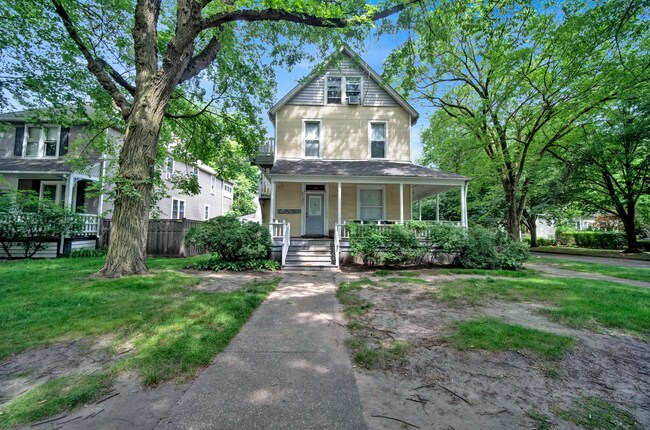 Building Photo - 2137 Maple Ave