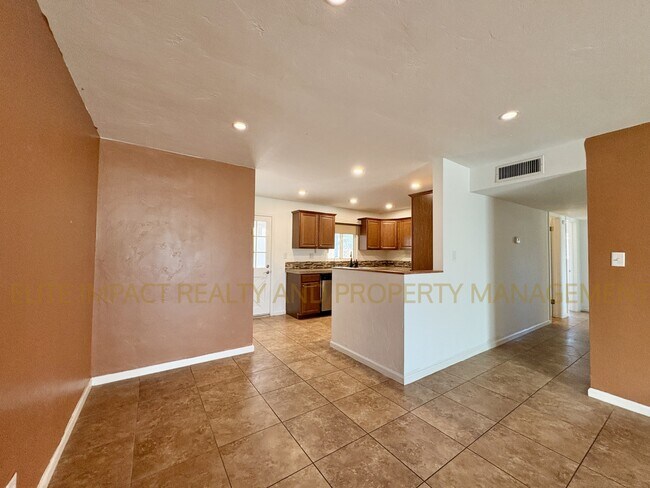 Building Photo - 5621 E Lester St