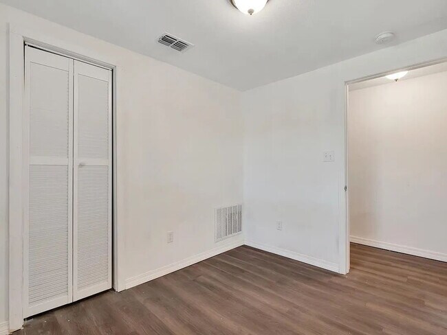 Building Photo - Affordable and Renovated 2/1!