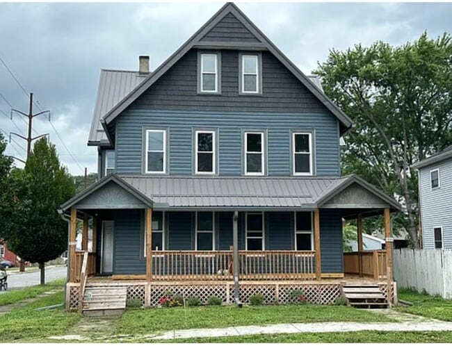 Building Photo - 1668 Memorial Ave